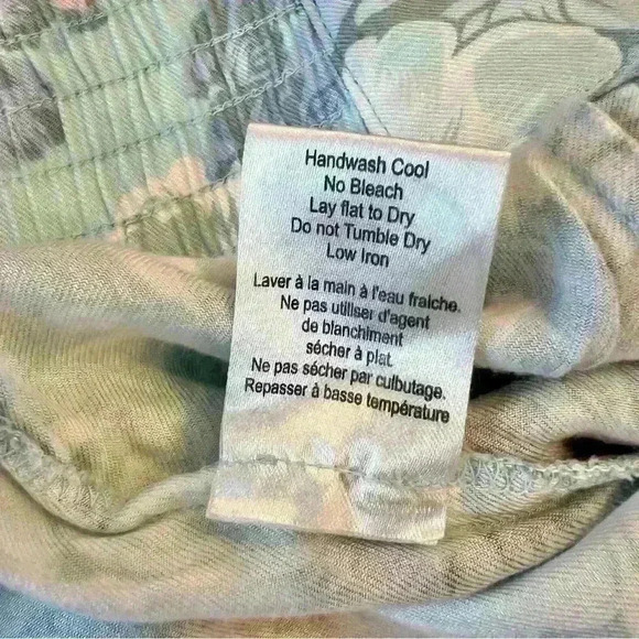 Aritzia Talula Floral Print Shorts High Rise Waist with Pockets Size Medium - Picture 11 of 11